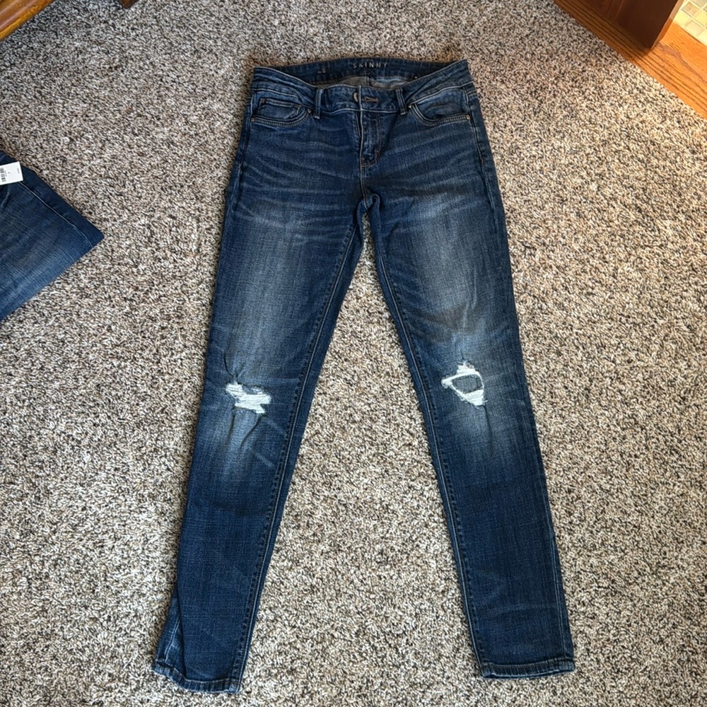 WHITE HOUSE BLACK MARKET JEANS!!